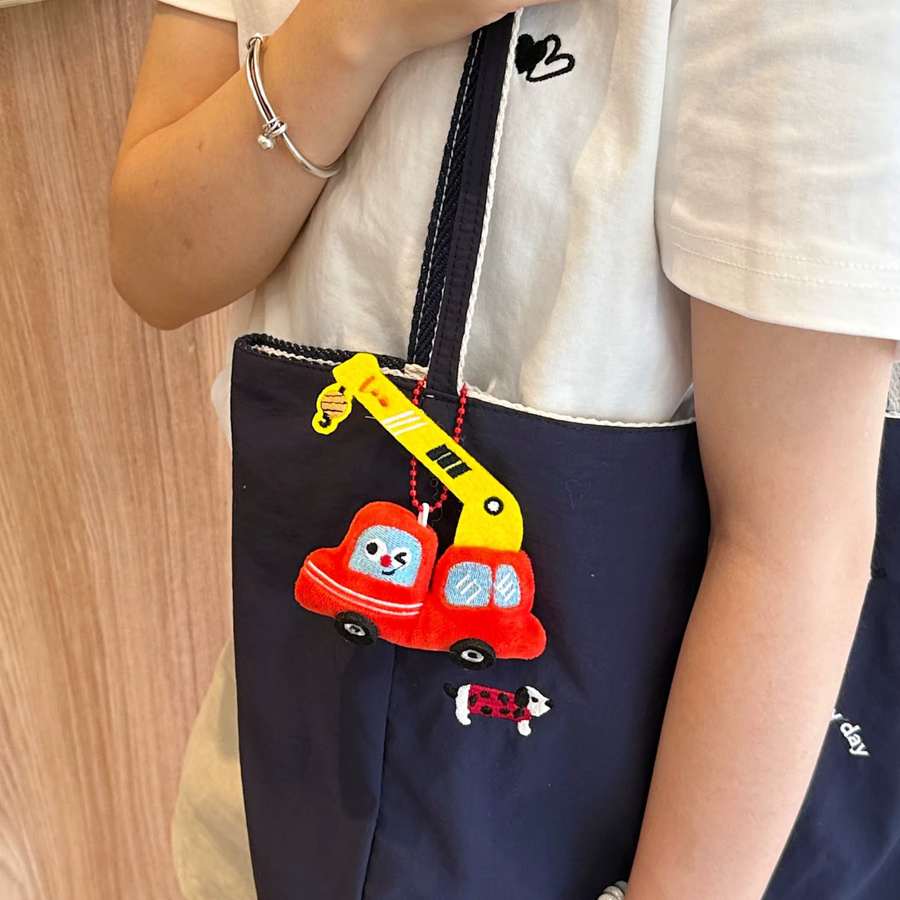 Cartoon Plüsch Bagger Kran Auto Anhänger, Unisex - Bild 3
