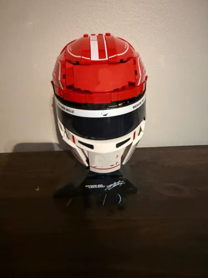 Potdemiel Scuderia HP Charles Leclerc Helm-Modell, Bausteine, 886 Teile - Bild 2