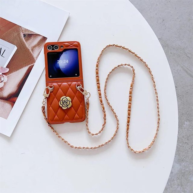 Stoßfeste Crossbody Handyhülle mit Kette und Riemen für Samsung Galaxy Z Flip 6 5 4 3 5G in Grau - Bild 1
