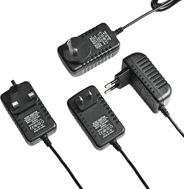 Universal AC/DC Netzteil Ladegerät mit US, EU und UK Stecker in Schwarz für 3V 5V 6V 7V 9V 12V mit 5,5 x 2,5 mm Barrel Plug - Bild 1