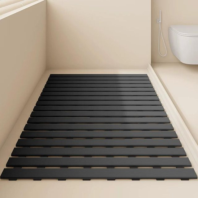 Rutschfeste und wasserdichte Badezimmer-Bodenmatte von TAOMall in Schwarz, B: 91 cm, T: 61 cm - Bild 1