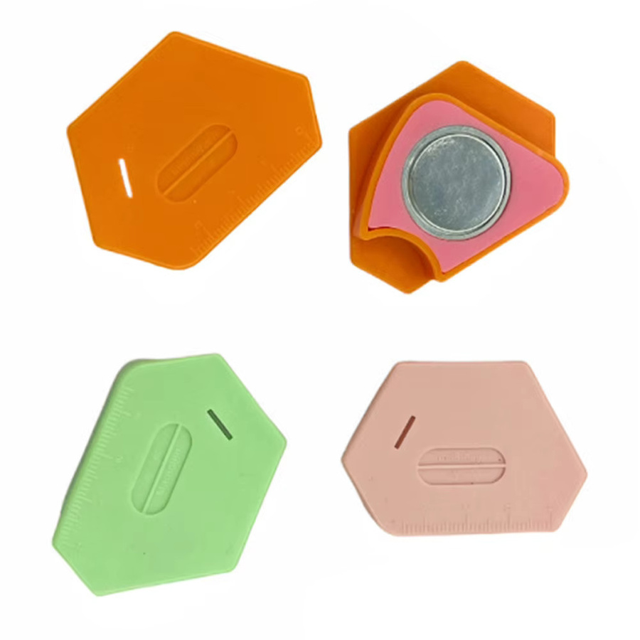 Multifunktionaler magnetischer Nahtguide aus Kunststoff in Orange als Anti-Slip Nähmaschinen-Zubehör für präzises Nähen und Säumen - Bild 2
