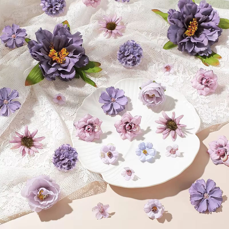 Mix aus 22 künstlichen Seidenblumen-Köpfen in Lila und Mehrfarbig für Hochzeitsdekoration, Braut-Haarschmuck und DIY-Geschenke - Bild 2