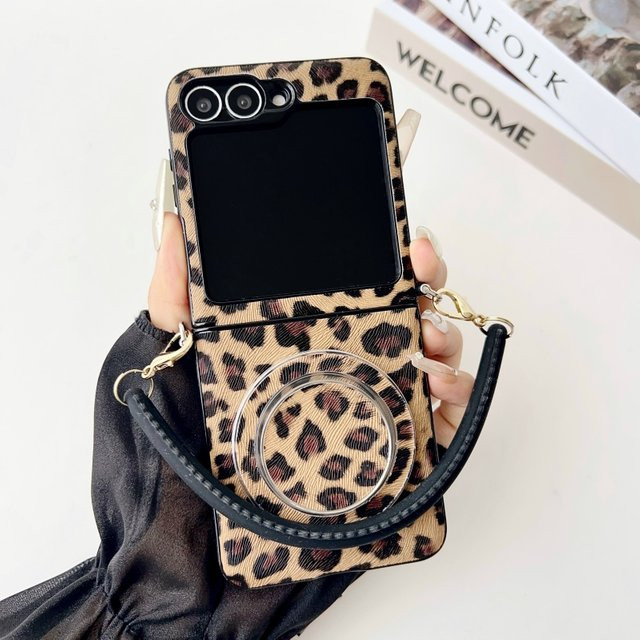 SUNWARD Handyhülle mit Leopardenmuster und MagSafe-Magnetladefunktion für Samsung Galaxy Z Flip, Silikon-Schutzhülle mit Seil, Mehrfarbig - Bild 1