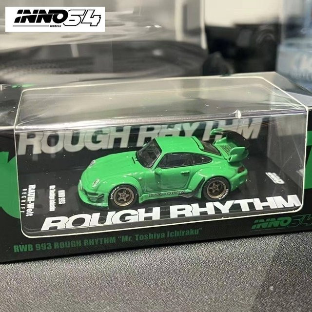 INNO RWB993 Automodell, 1:64, Metall, Grün - Bild 1