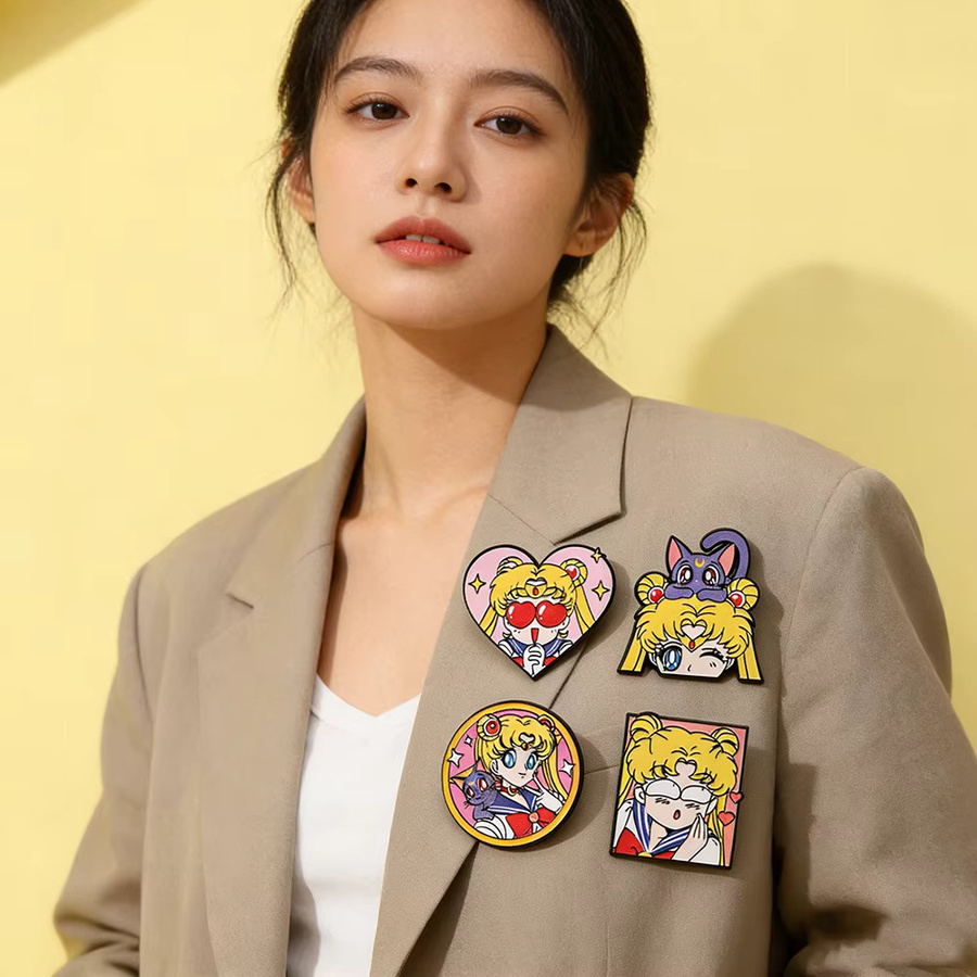 Bandai Sailor Moon Emaille-Pins in Herzform, 4-teiliges Set - Bild 3