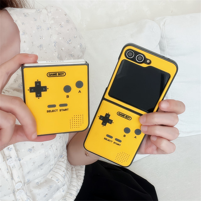 Samsung Galaxy Z Flip 6 Handyhülle im 3D Game Boy Design aus hartem PC, stoßfeste Rahmenabdeckung, Gelb - Bild 1