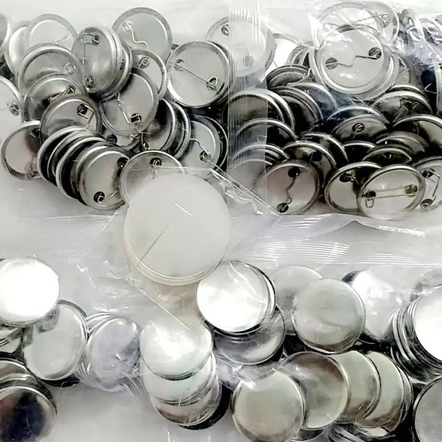 100 Stück Metall-Rückseiten für Button-Badges in Silber, matte Zinnplatten als Rohmaterial in verschiedenen Größen (25mm, 32mm, 37mm, 44mm, 58mm, 75mm) - Bild 1