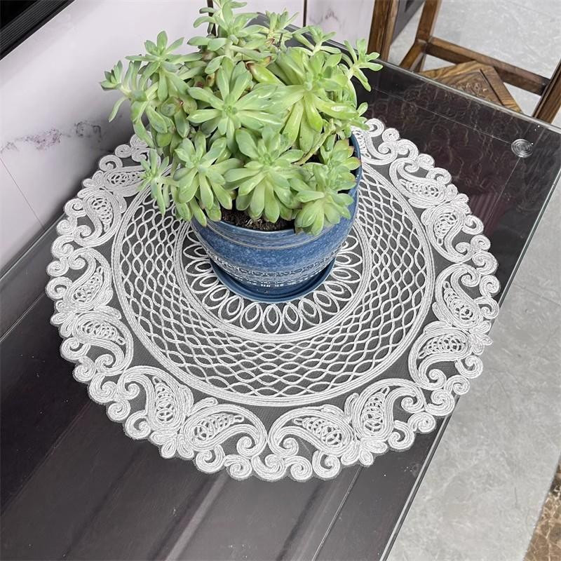 Rundes Tischset von Yiran Furniture aus Polyester-Baumwolle mit hochwertiger Stickerei in Weiß für Weihnachts- und Hochzeitsdekoration - Bild 2