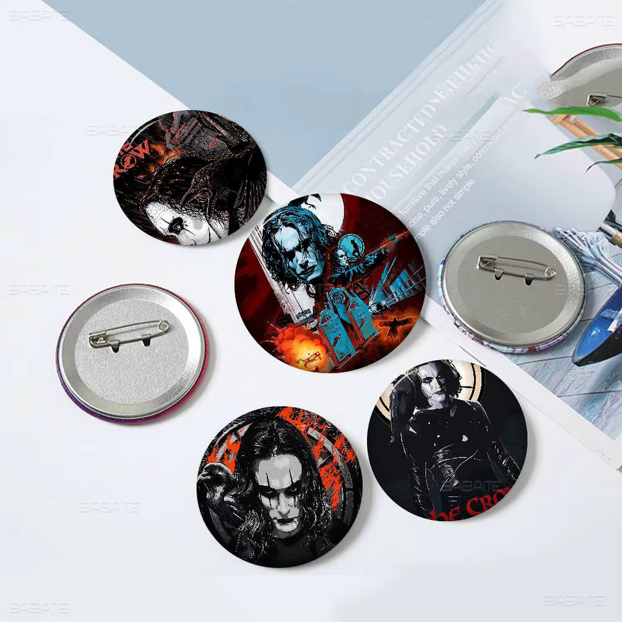 The C-Crow Horror Button Pin, Unisex - Bild 3