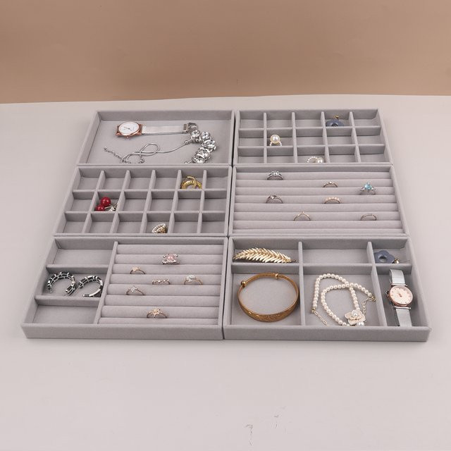 Stapelbares Samt-Schmuck-Display von Yng de Boys als Organizer für Ringe, Ohrringe und Halsketten - Bild 1