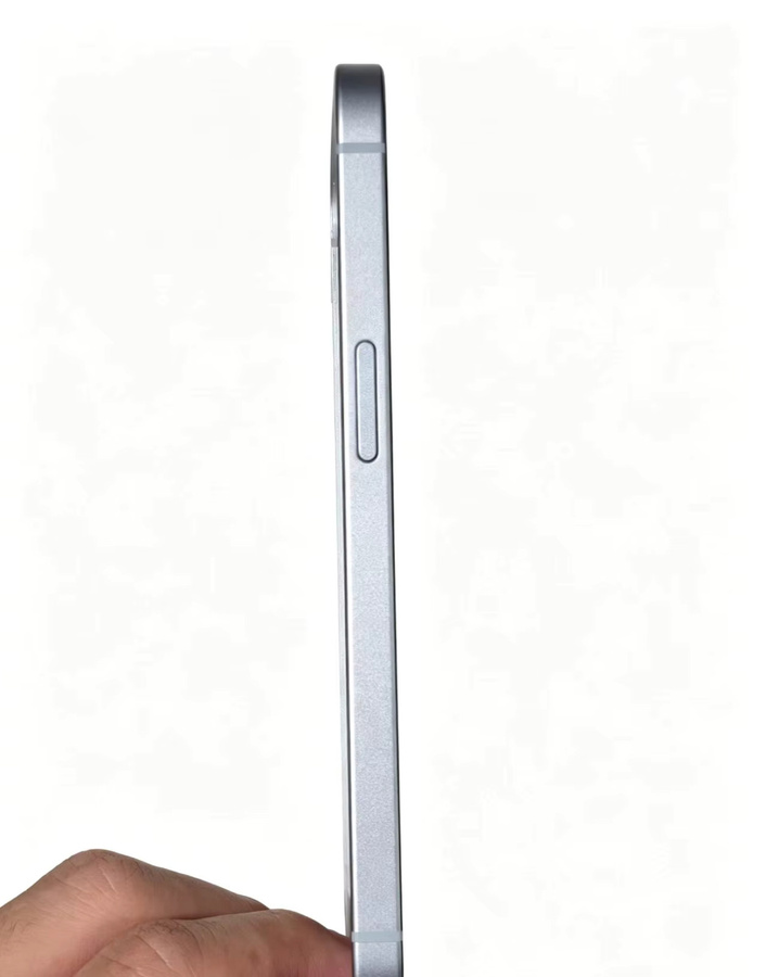 iPhone 15 Mittelrahmen mit vorinstalliertem Power-Flex-Kabel und Kamerataste in Schwarz oder Silber - Bild 1