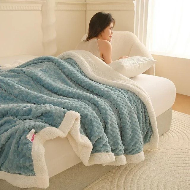 Deine warme Fleece-Decke von Your Warm Home in Blau, weiche Faux-Lammwolle für Herbst und Winter, B/B: 100 x 150 cm - Bild 1