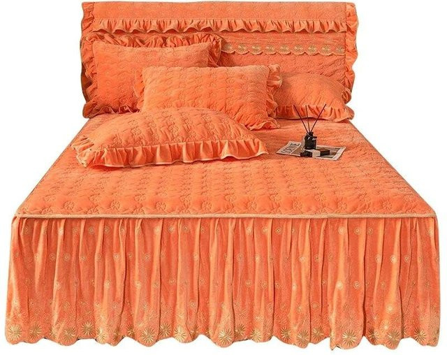 A Family Of Home Textiles Tagesdecke aus Samt mit floraler Stickerei und Bettrock in Orange, Set bestehend aus Tagesdecke und 2 Kissenbezügen, B/T: 150 x 200 cm - Bild 1