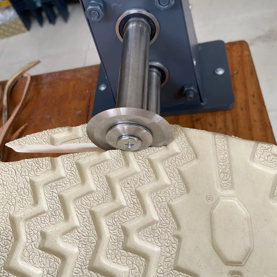 Manueller Rotary Kantenschneider 28mm aus Metall für Leder, EVA, Gummi und Polyurethan-Sohlen in Grau - Bild 2