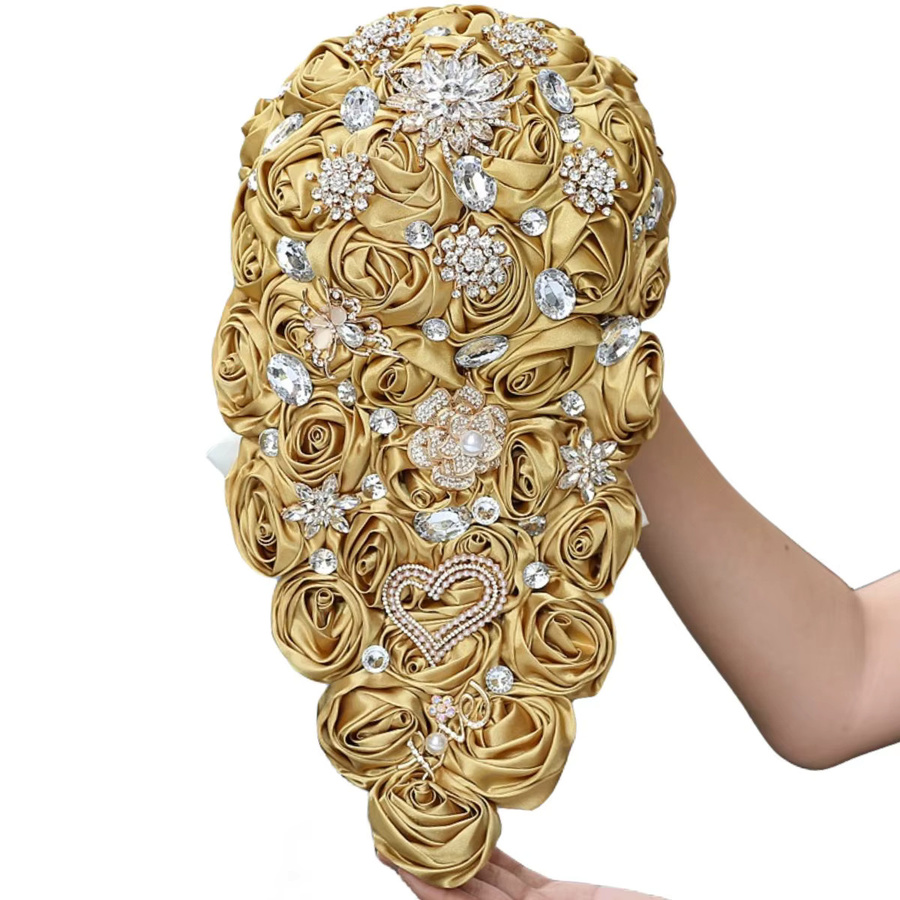 Künstlicher Brautstrauß von IVINLA in Gold und Elfenbein mit Satin-Rosen im Wasserfall-Design - Bild 2