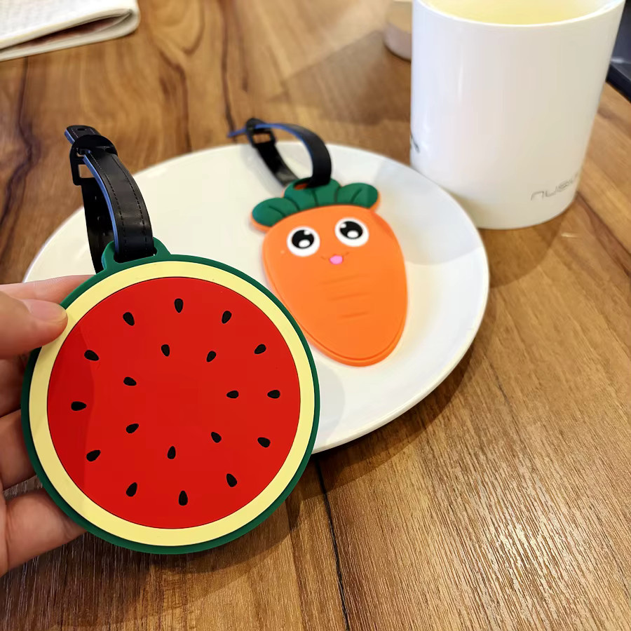BOYI Gepäckanhänger mit Motiv Obst und Karotte in Multicolor aus Kunststoff zur Personalisierung - Bild 3