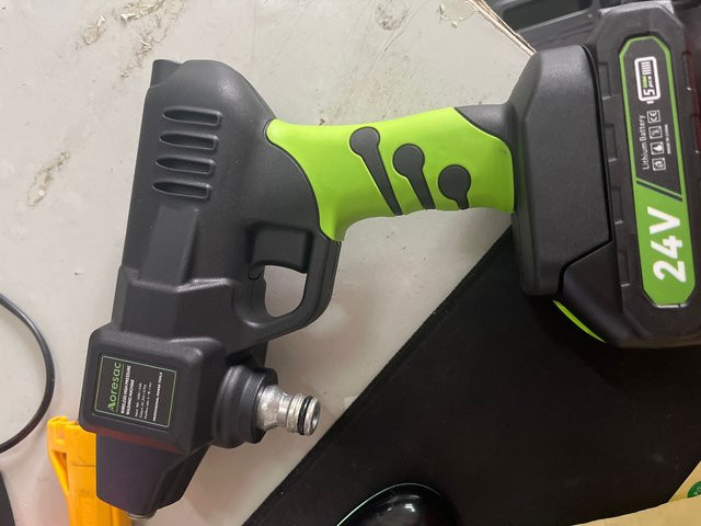 Aoresac Akku-Hochdruckreiniger 800 PSI tragbarer Kraftreiniger mit 24 V 2000 mAh Akku in Grau - Bild 1