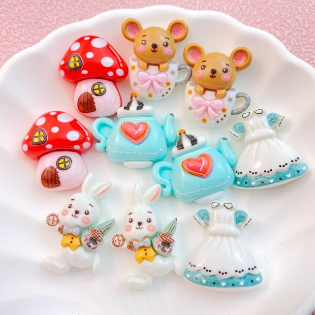 10 Stück Harz Cabochons mit Cartoon Motiven wie Pilzen, Mäusen und Kaninchen in Multicolour für DIY Schmuck und Scrapbooking von TSXJY - Bild 1