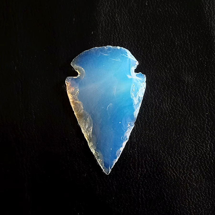 CrystalHola Kristall-Pfeilspitzen aus Opalit und blauem Quarz in verschiedenen Formen wie Halbmond oder Speerkopf, Farben: Blau und Weiß - Bild 3