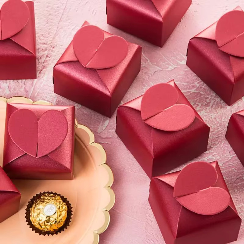 50 Stück Herz-förmige Geschenkkartons aus Papier für Hochzeiten und Valentinstag in Beige und Rot - Bild 4