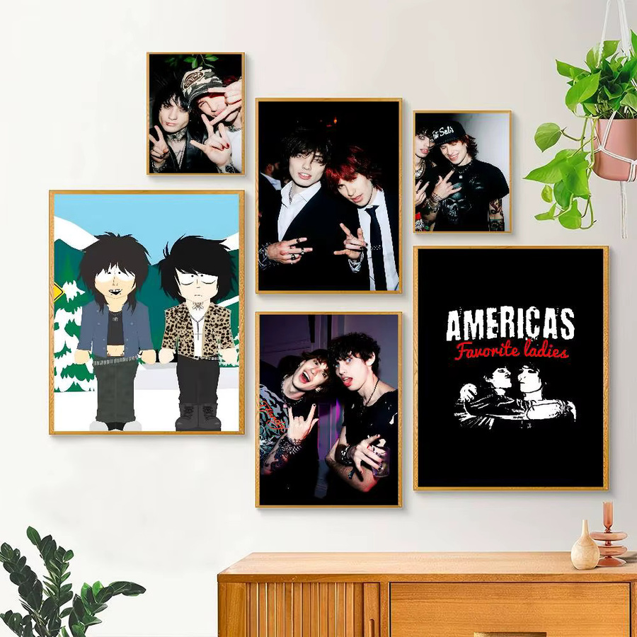 Selbstklebender Papierdruck H-Jake Webber Johnnie G-Gilbert Poster in Mehrfarbig - Bild 2