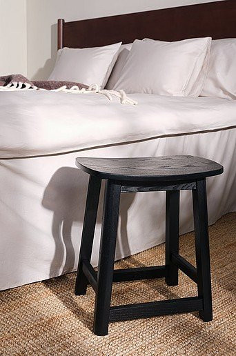 Jotex Hocker SELENE in Schwarz mit Holzgestell im skandinavischen Design, B/T/H: 29,5 x 46,0 x 41,5 cm - Bild 1