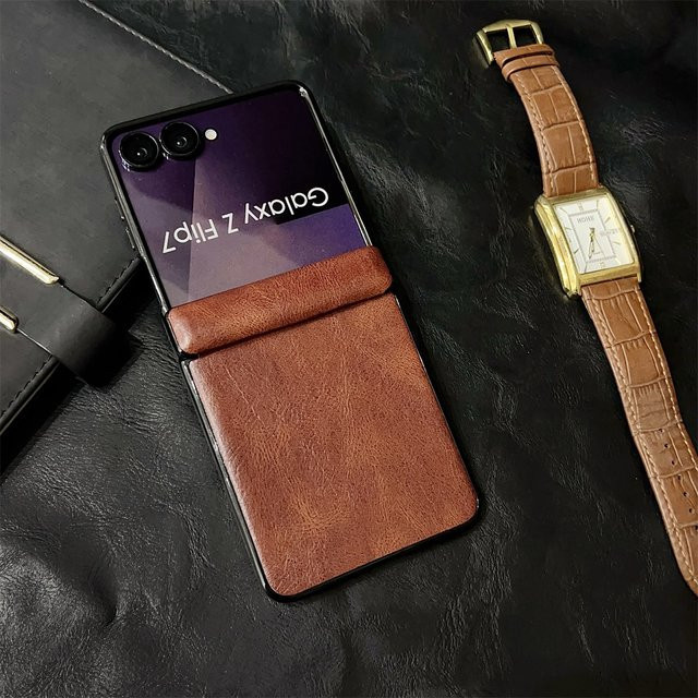Luxuriöse Retro-Leder-Schutzhülle mit Scharnier für Samsung Galaxy Z Flip 7 FE 6 5G Flip6 Flip5 in Grün - Bild 1