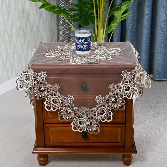 Julliette Traum Quadratische Tischdecke mit floraler Spitze in Weiß, B/B: 110 x 110 cm - Bild 1
