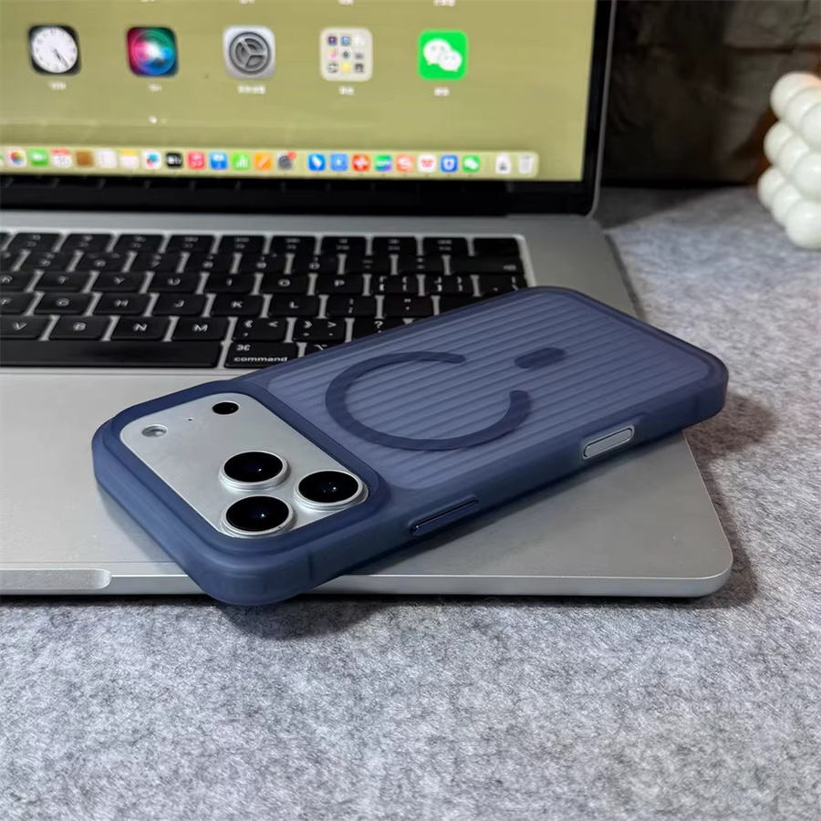YUEDESHENG Stoßfeste iPhone Hülle mit gewelltem 3D-Streifen-Design und MagSafe Unterstützung in Grau und Blau - Bild 3