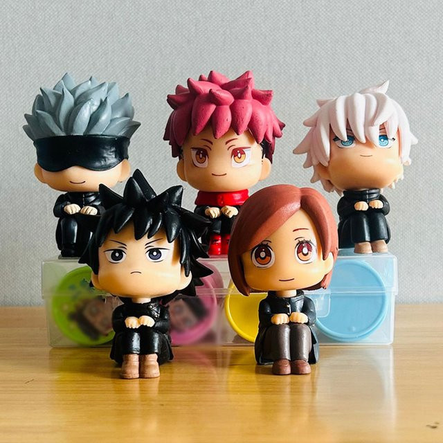 Bandai Jujutsu Kaisen Anime-Figur Chibi-Version Gojo Satoru und Itadori Yuji in Blau und Multicolor als Tischdekoration - Bild 1