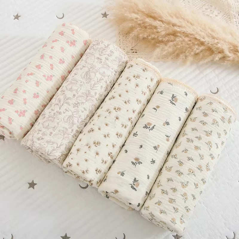 DANIVIVI Baby Decke aus Baumwolle Musselin in Floral Green, Swaddle Wrap für Neugeborene, B/B/H: 150 x 120 x 1 cm - Bild 1