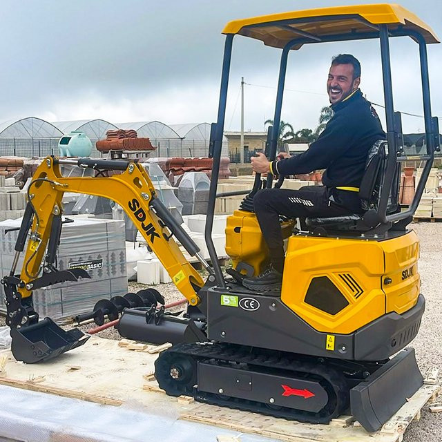 SDJK Mini-Bagger 1,2 Tonnen Kompakter Multifunktions-Excavator in Gelb - Bild 1