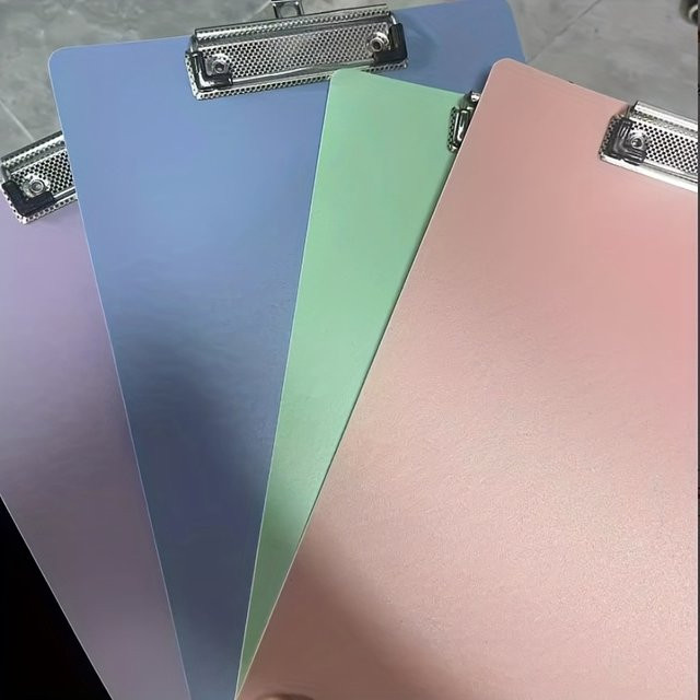 Multifunktionales A4 Schreibklemmbrett aus Kunststoff in Pink - Bild 1