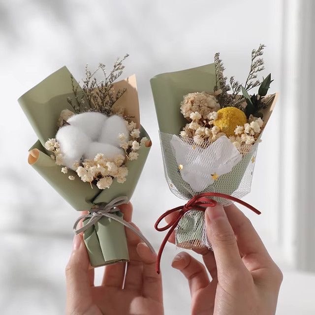 Künstliches Mini-Blumenbouquet für deine Dekoration zu Anlässen wie Hochzeiten, Valentinstag oder als Autodekoration - Bild 1