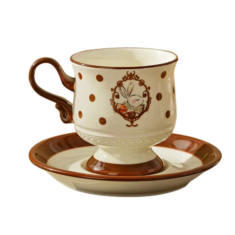PDQ Keramik-Kaffeetasse mit Unterteller in Weiß mit Kaninchen-Design - Bild 3