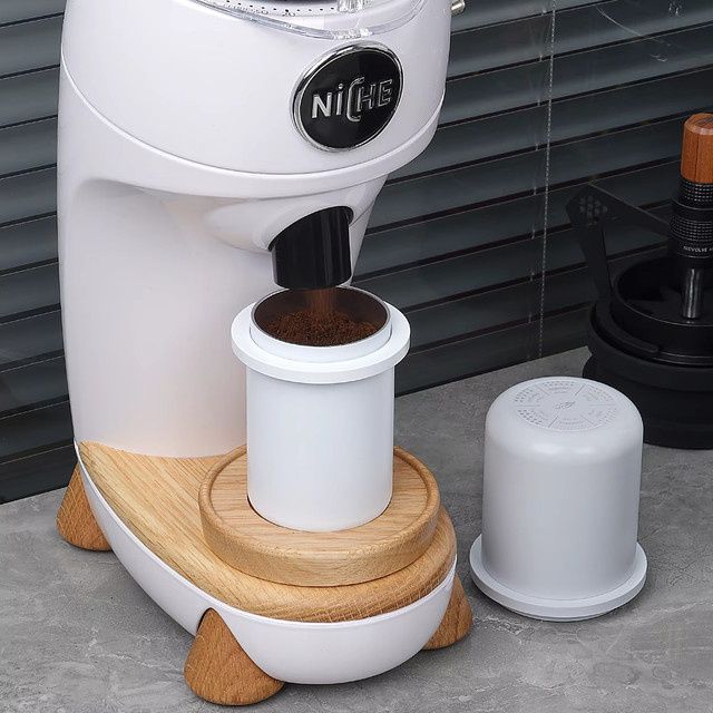 IKAPE Espresso-Dosierbecher für Siebträger in Schwarz oder Weiß, Barista-Zubehör kompatibel mit 51-58 mm Siebträgern - Bild 1