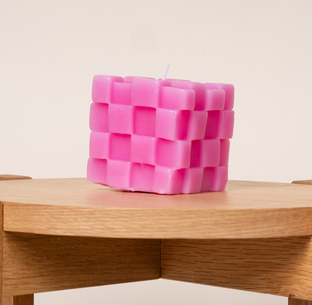 Kerze Tetris von Blume2000 in Pink im Retro-Design aus Paraffin - Bild 1