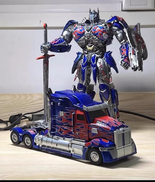 BMB Optimus Kommandant BS03 Verformungs Roboter, Actionfigur, ab 6 Jahren - Bild 1