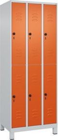 C+P Doppelstock-Spind Classic PLUS mit 3 Abteilen, Füße, Lichtgrau/Reinorange, H x B x T: 195 x 75 x 50 cm - Bild 1