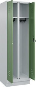 C+P Spind Classic PLUS mit Sockel, 2 Abteile, Resedagrün und Grau, Sicherheits-Drehriegel, H x B x T: 195 x 60 x 50 cm - Bild 1