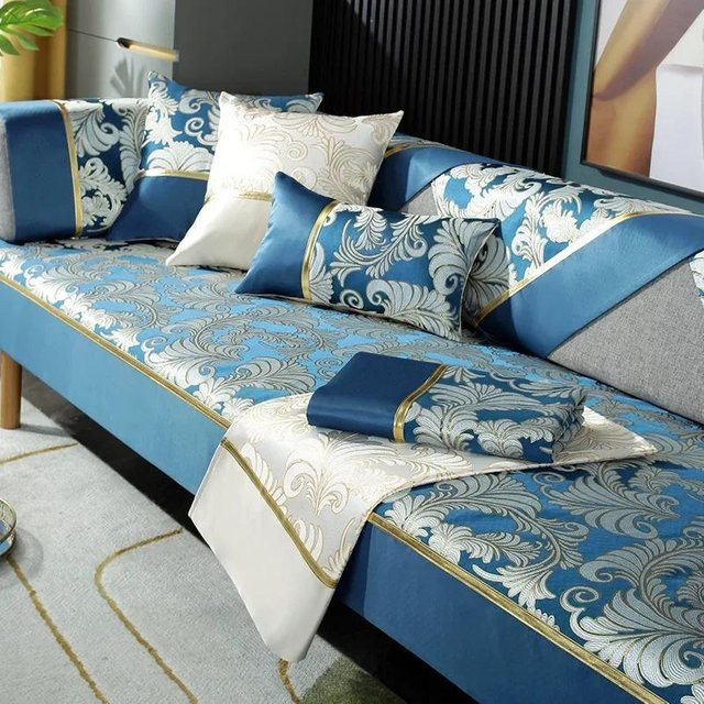 Bestickter Sofabezug aus Chenille in Blau mit floralem Muster, rutschfestes Sofatuch für alle Jahreszeiten, B/H: 70 x 70 cm - Bild 1