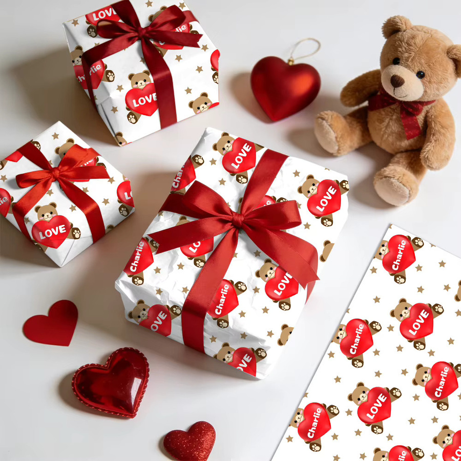 Personalisierbares Geschenkpapier von Joy-enlife mit niedlichem Bär und rotem Herz-Design für deinen Valentinstag in Rot und Weiß (3 oder 6 Stück) - Bild 2