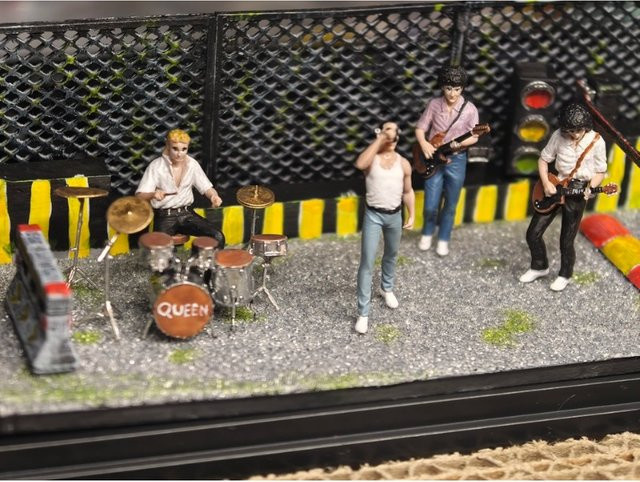 JIAOU DOLL Band Schlagzeuger Sänger Gitarristen Puppe Statue, Einzelfigur - Bild 1