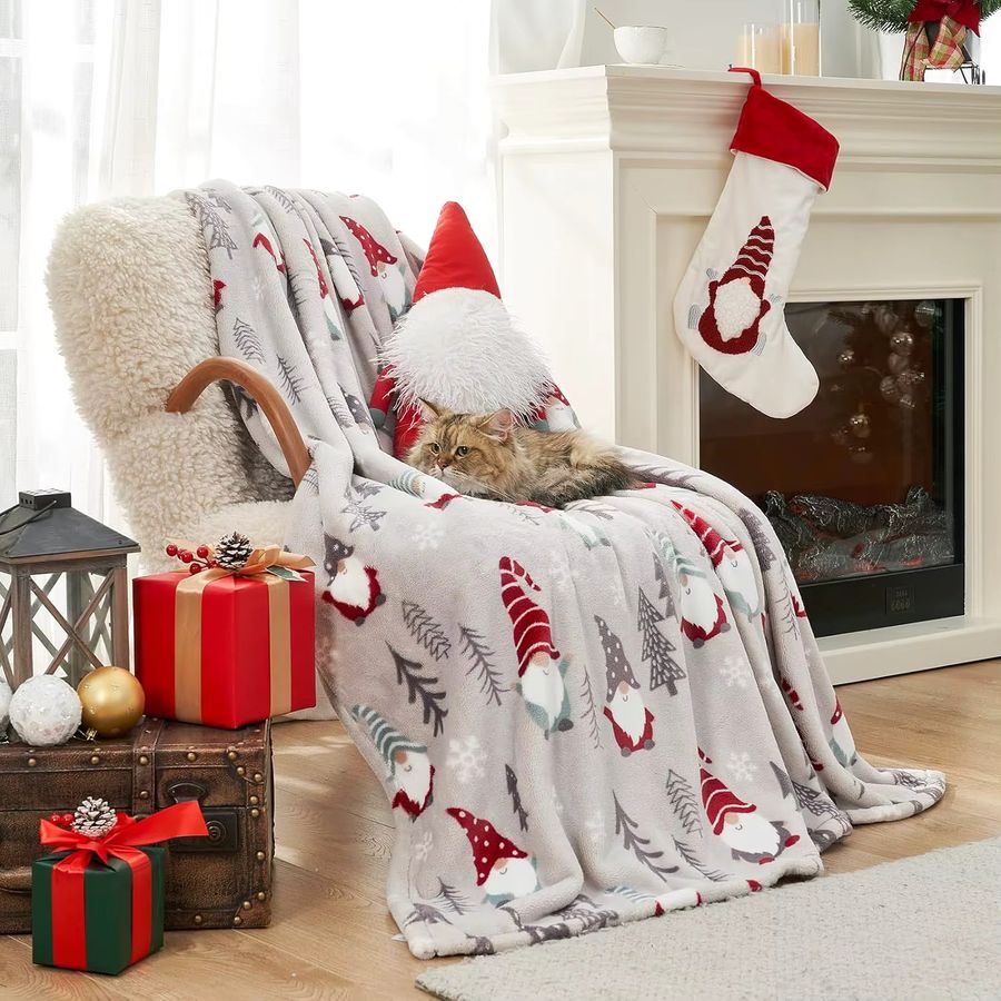 Cozy Bliss Weihnachts-Überwurfdecke aus ultraweichem Plüsch mit Weihnachtszwerg-Motiv - Bild 2