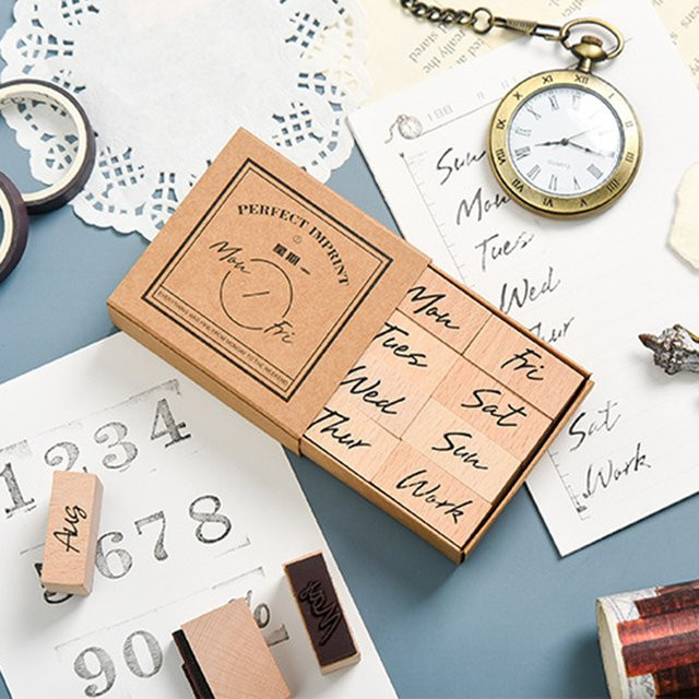 Holzstempel-Set für Monate, Wochentage und Zahlen in Braun für DIY-Tagebuch, Planer, Scrapbooking und Kartenherstellung - Bild 1