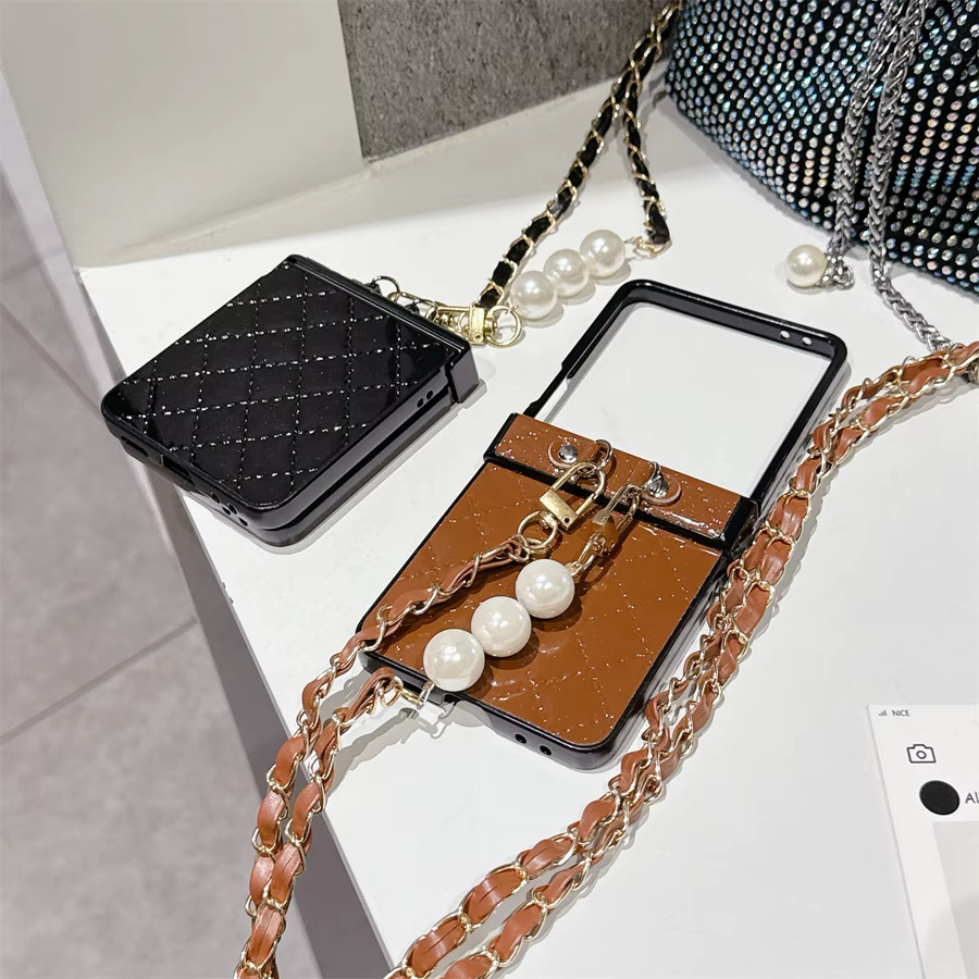 Samsung Galaxy Z Flip 6 und Z Flip 5 Umhängetasche aus glattem PU-Leder mit Lanyard in Schwarz oder Braun - Bild 1