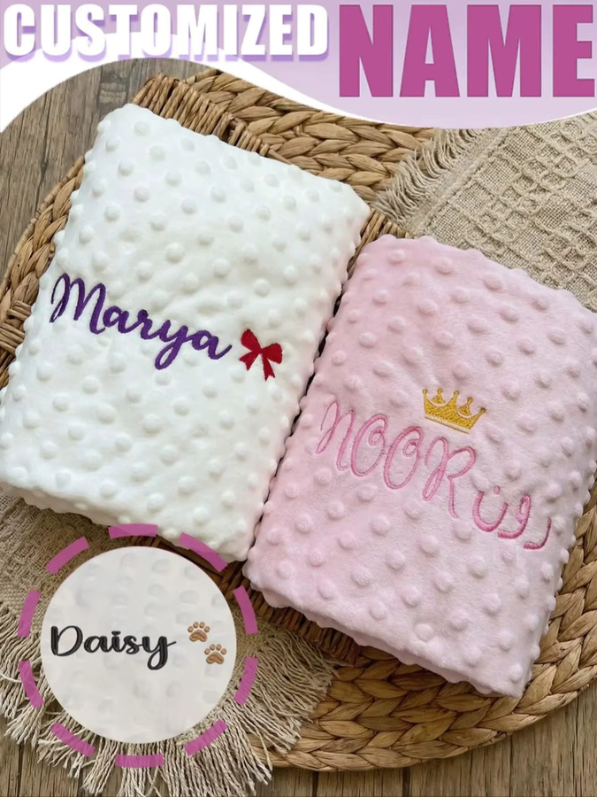 NanBeiCat Personalisierbares Baby-Geschenkset mit Namensstickerei, Musterdecke, Spucktüchern und Stilltuch in Pink - Bild 2