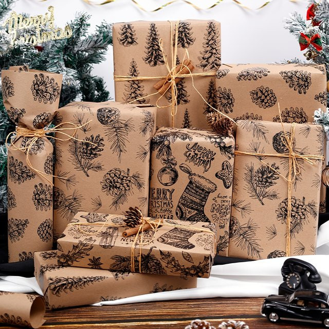 Dekorative Geschenkpapierrolle mit Weihnachtsbeeren-Design in Braun aus Kraftpapier - Bild 1