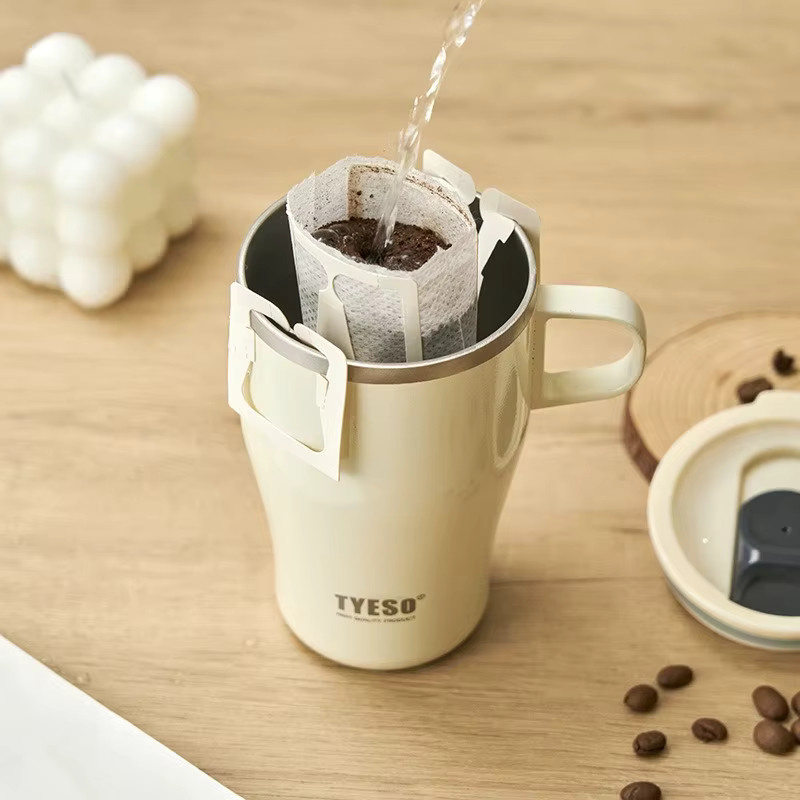 TYESO Isolierte Kaffeetasse aus Edelstahl mit Griff in Rot, Becherflasche für Heiß- und Kaltgetränke - Bild 1